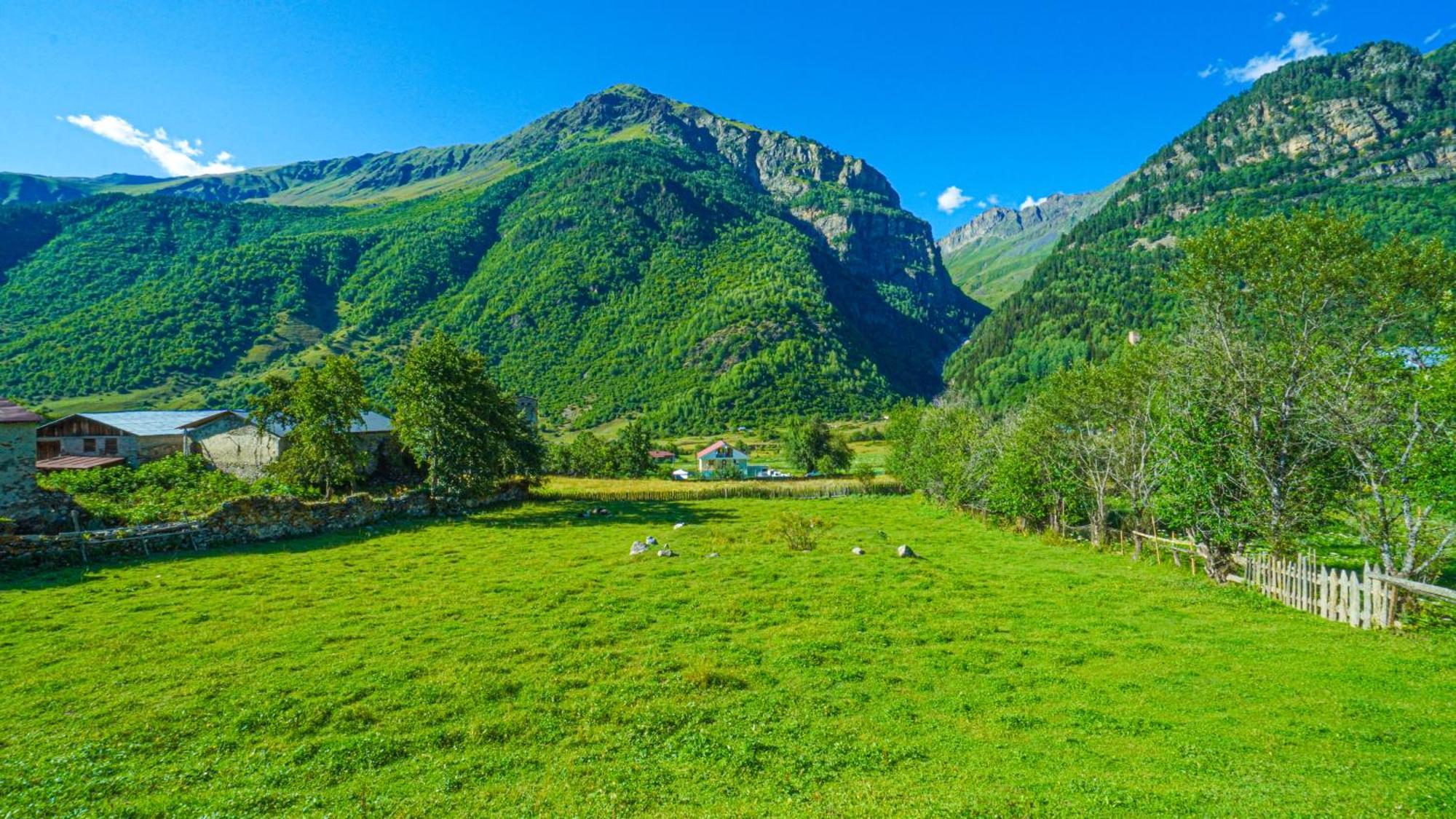 Givi Kakhiani'S Guesthouse Zhabeshi Esterno foto