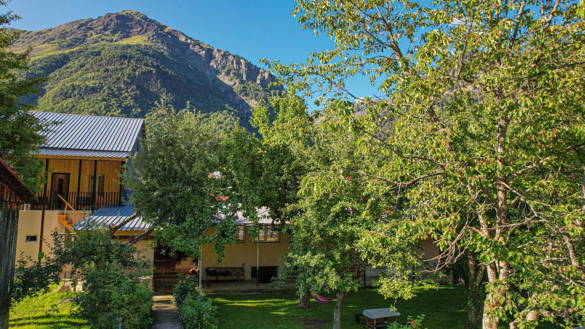 Givi Kakhiani'S Guesthouse Zhabeshi Esterno foto