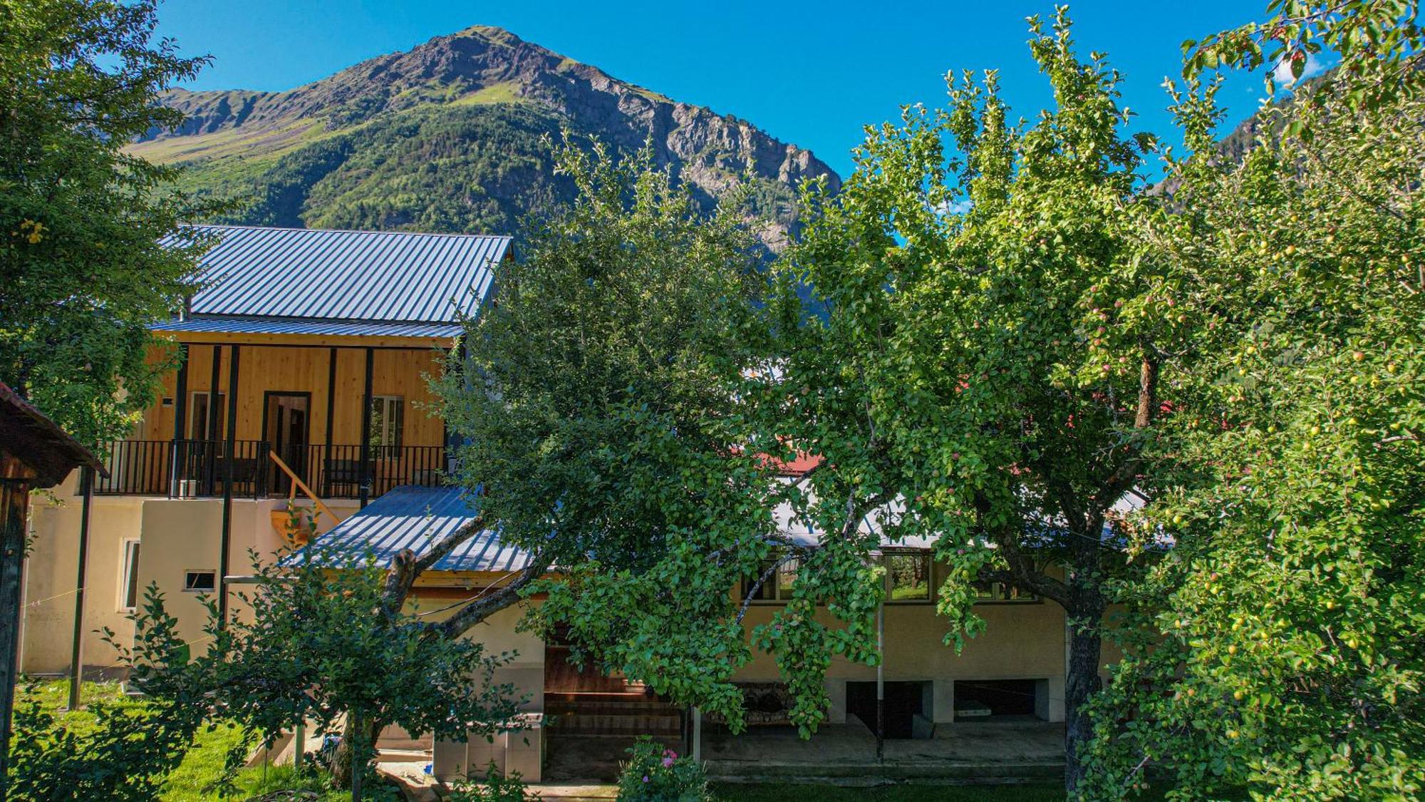Givi Kakhiani'S Guesthouse Zhabeshi Esterno foto