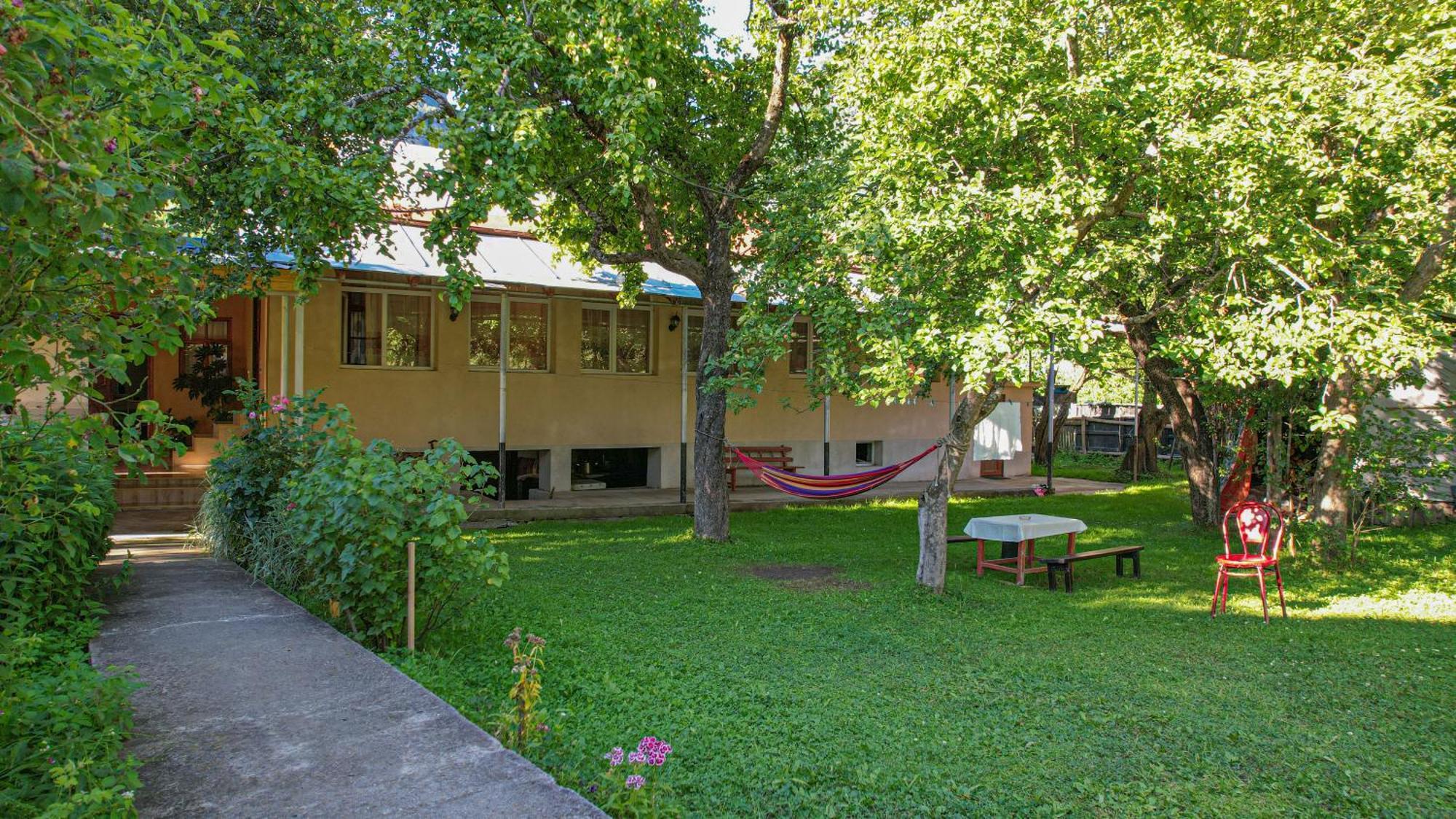 Givi Kakhiani'S Guesthouse Zhabeshi Esterno foto