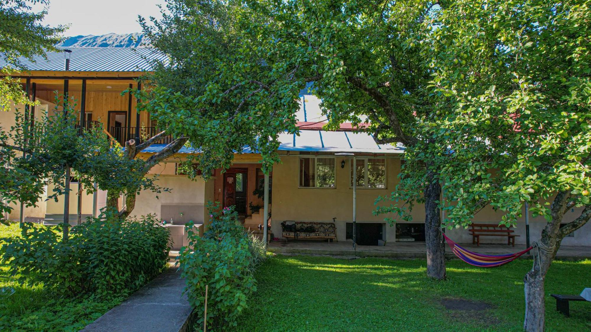 Givi Kakhiani'S Guesthouse Zhabeshi Esterno foto