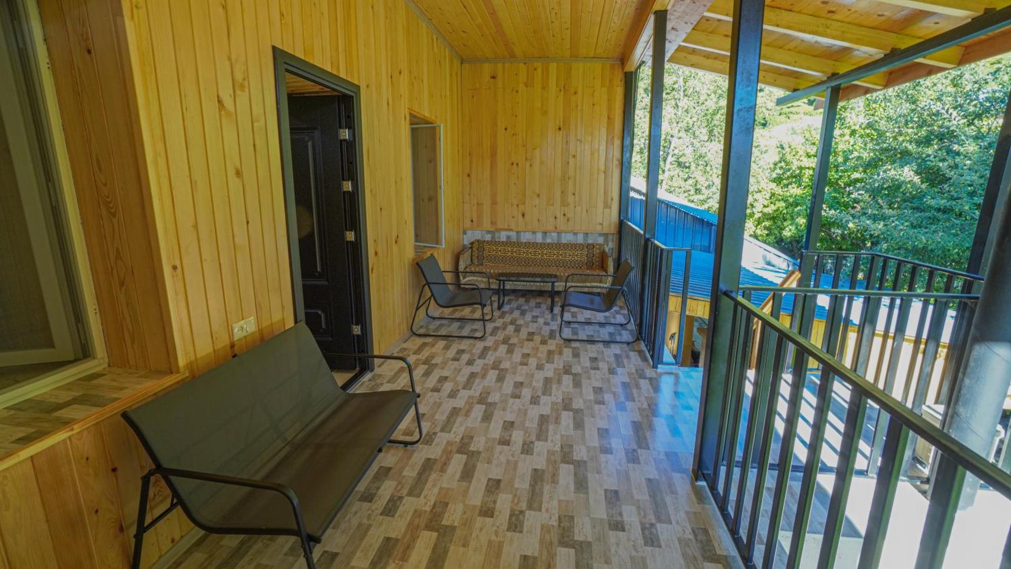 Givi Kakhiani'S Guesthouse Zhabeshi Esterno foto