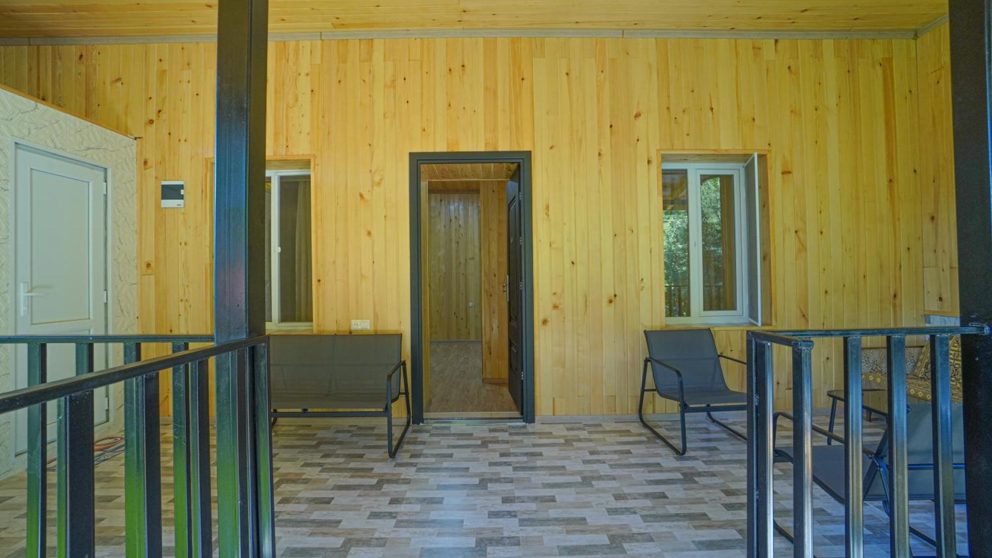 Givi Kakhiani'S Guesthouse Zhabeshi Esterno foto