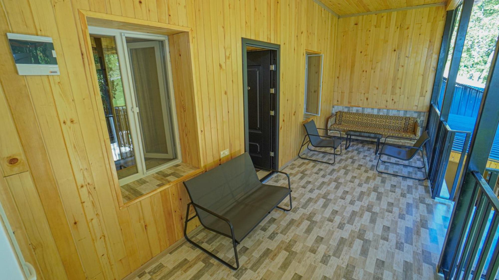 Givi Kakhiani'S Guesthouse Zhabeshi Esterno foto